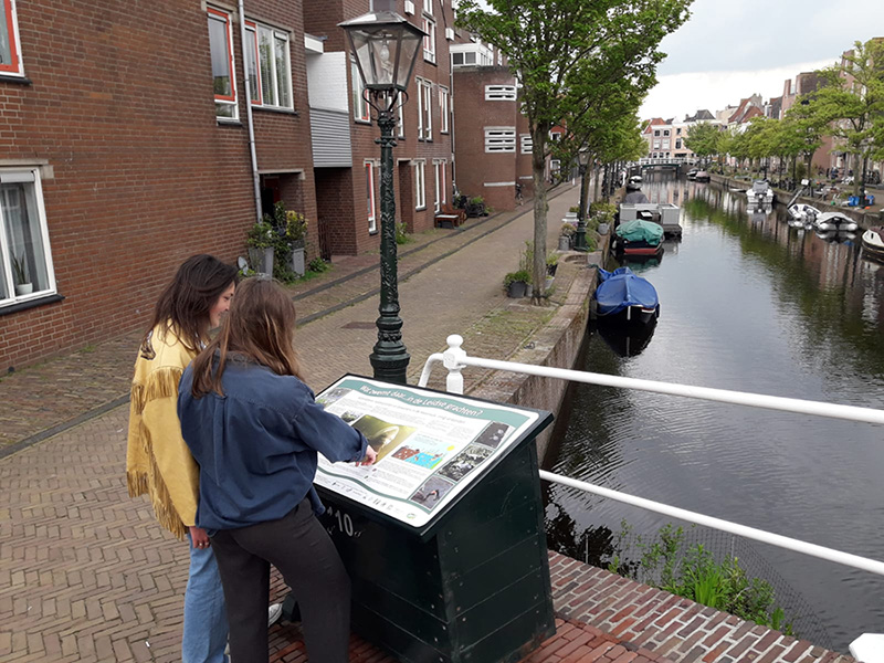 Zoutkist watertuin met bezoekers. Foto: Onder Water Leiden.nl